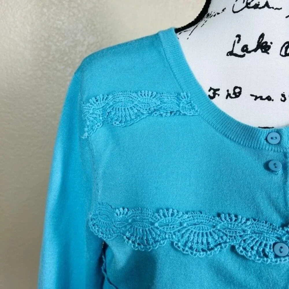Cable & Gauge Blue  cardigan  long sleeve with Crochet Lace size L granny core